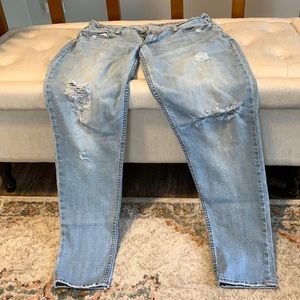 Distressed Boyfriend Skinny Jean